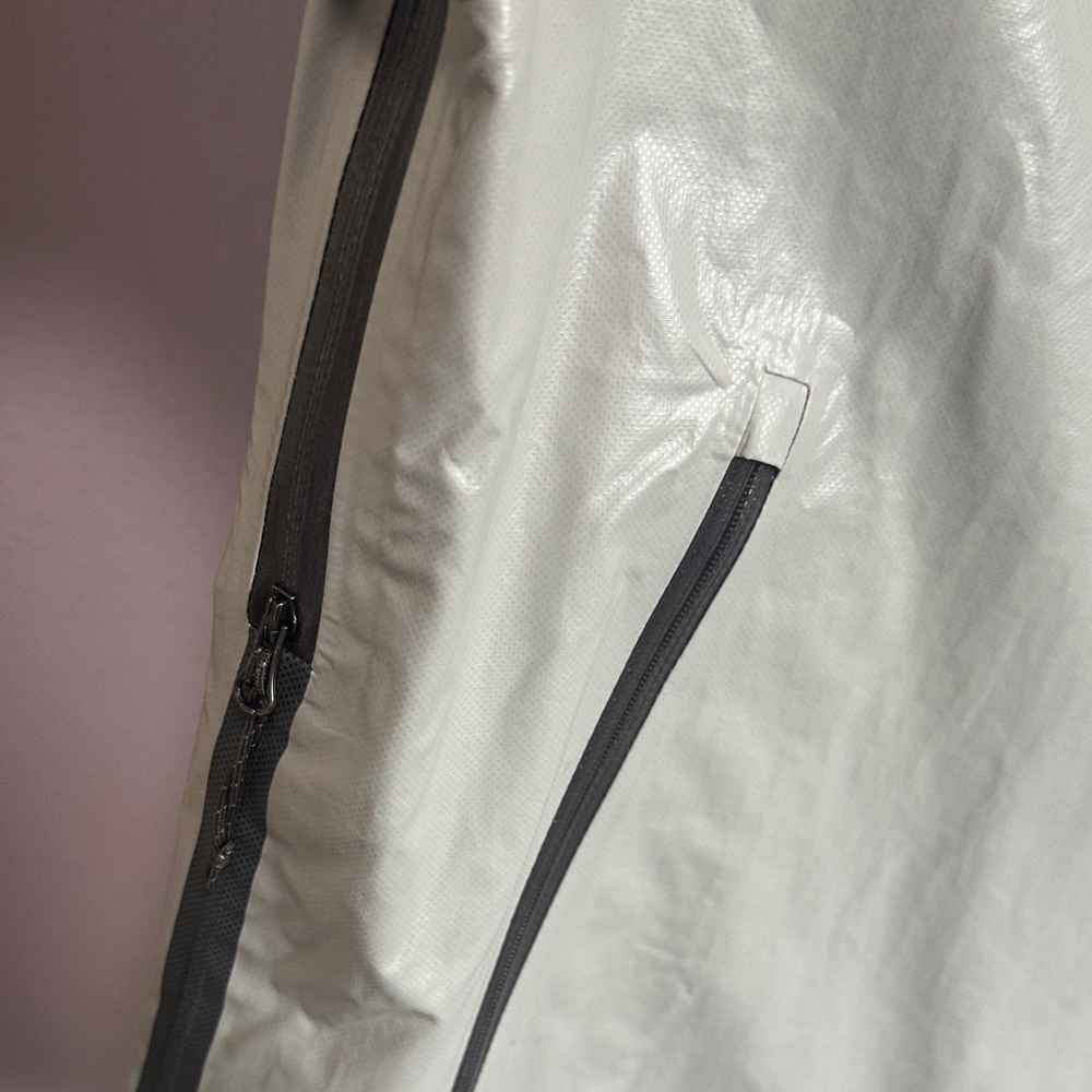Columbia Men's Light Gray Raincoat - Picture 5 of 9